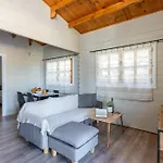 Lito Villa *